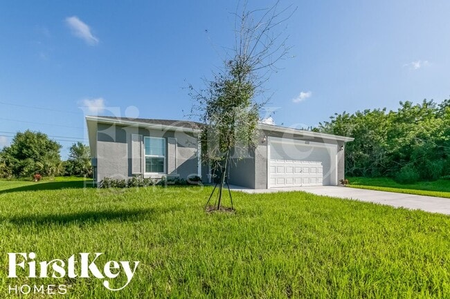 1133 SW Eleuthera Ave in Port St. Lucie, FL - Building Photo - Building Photo