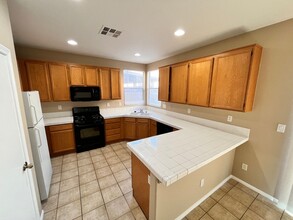 1840 E Hammer Ln in North Las Vegas, NV - Building Photo - Building Photo