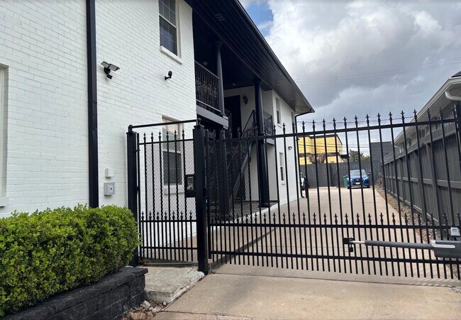 2030 Portsmouth St in Houston, TX - Foto de edificio - Building Photo