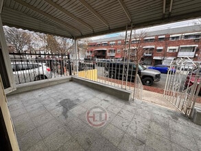 437 Bolton Ave, Unit 1 in Bronx, NY - Foto de edificio - Building Photo