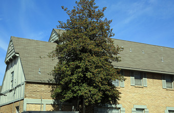 The Crossing at Southern Hills in Tulsa, OK - Building Photo - Building Photo