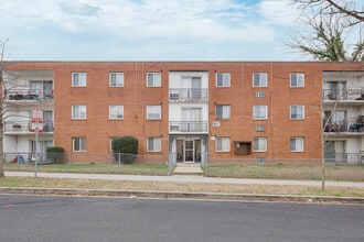 1721 T St SE in Washington, DC - Building Photo - Building Photo
