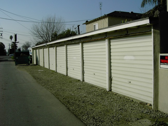 1234 K St in Bakersfield, CA - Foto de edificio - Building Photo