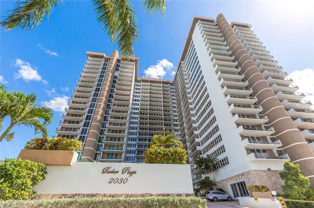 2030 S Ocean Dr, Unit #327 in Hallandale Beach, FL - Foto de edificio