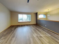 17617 Upland Dr, Unit 8-202 in Arlington, WA - Foto de edificio - Building Photo