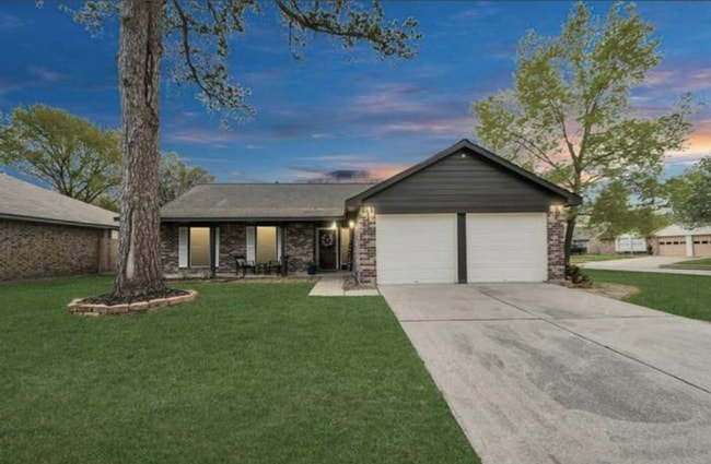 property at 5215 Rivertree Ln