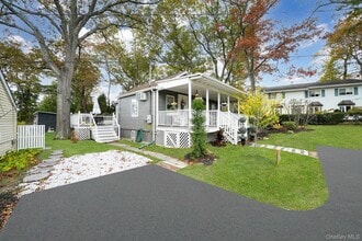10 Siracusa Blvd in Smithtown, NY - Building Photo - Building Photo