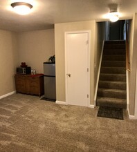 3214 Barclay Ct, Unit Basement Studio in Evans, CO - Foto de edificio - Building Photo