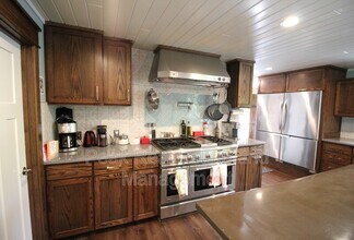 8111 Bailey Dr SE in Ada, MI - Building Photo - Building Photo