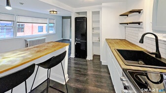 18 Riverside Ave in Westport, CT - Building Photo