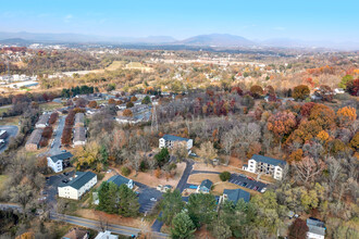 Mount Pleasant Villas in Roanoke, VA - Building Photo - Building Photo