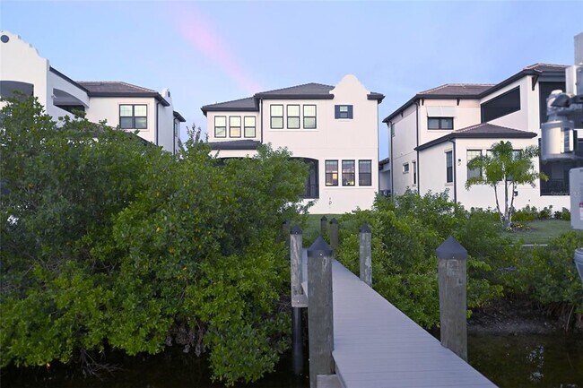 1056 Seagrape Dr in Ruskin, FL - Building Photo - Building Photo