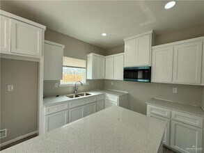 1200 W Sucre Dr, Unit 1 in Edinburg, TX - Building Photo - Building Photo
