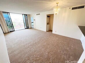 990 Ala Nanala St in Honolulu, HI - Building Photo - Building Photo
