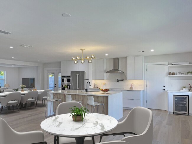 525 Lamara Way NE in St. Petersburg, FL - Building Photo - Building Photo