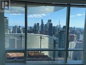 1 Bloor St E in Toronto, ON - Building Photo - Building Photo