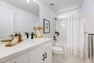 11021 W Clematis St in Boise, ID - Foto de edificio - Building Photo