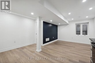 140 Springvalley Crescent in Hamilton, ON - Building Photo - Building Photo