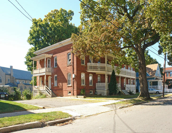 44 Stearns St in Bristol, CT - Building Photo - Building Photo