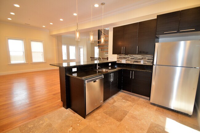 74 Browne St, Unit 4 in Brookline, MA - Building Photo - Building Photo