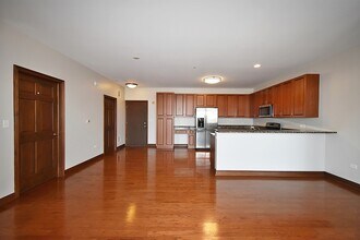 160 S River St in Aurora, IL - Foto de edificio - Building Photo