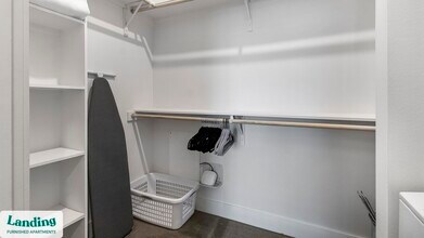 2511 Montopolis Dr, Unit 306 in Austin, TX - Foto de edificio - Building Photo