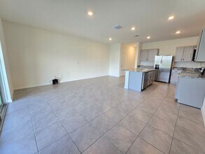 8833 Milestone Dr in Sarasota, FL - Building Photo - Building Photo