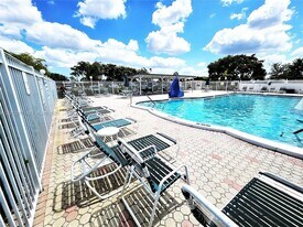 1040 NW 73rd Terrace in Margate, FL - Building Photo