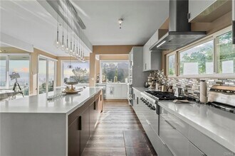 1737 Sunset Plaza Dr in Los Angeles, CA - Building Photo - Building Photo