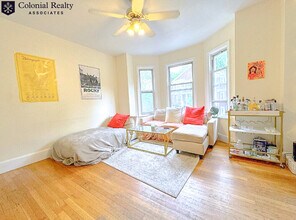216 Freeman St in Brookline, MA - Building Photo - Building Photo