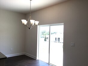 220 Crestrun Loop in Leesburg, FL - Foto de edificio - Building Photo
