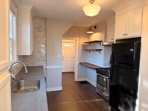 7094 NE 8th Ave in Portland, OR - Foto de edificio - Building Photo