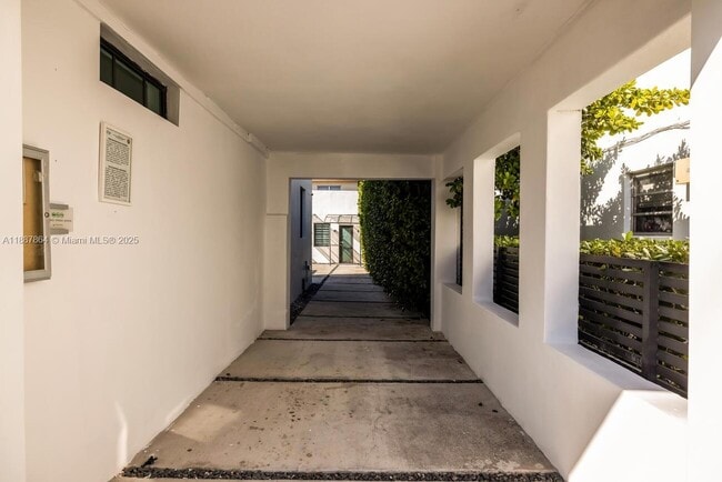 7910 Byron Ave in Miami Beach, FL - Building Photo - Building Photo