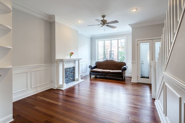 2410 Carpenter St in Philadelphia, PA - Building Photo - Building Photo