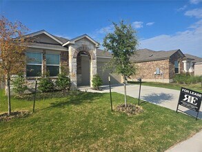 502 Arnage Dr in Hutto, TX - Foto de edificio - Building Photo