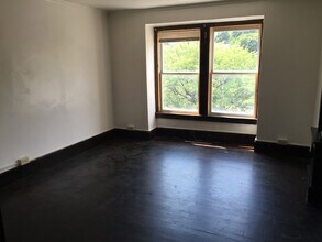 120 Main St. in Springfield, VT - Foto de edificio - Interior Photo