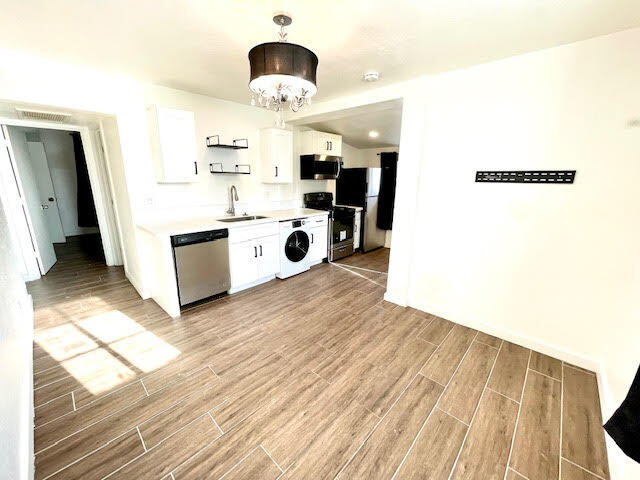 property at 1437 E Diamond St