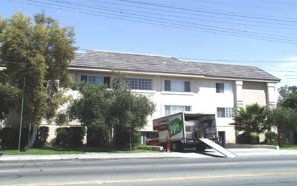 16033-16037 Vanowen St in Van Nuys, CA - Building Photo