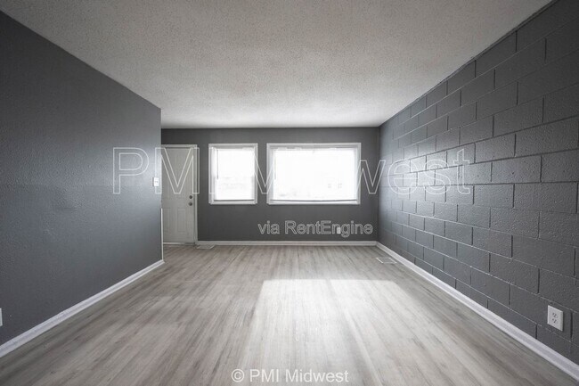 6060 E 16th St in Indianapolis, IN - Foto de edificio - Building Photo