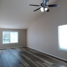 804 Griffin Dr in Monmouth, OR - Building Photo - Building Photo