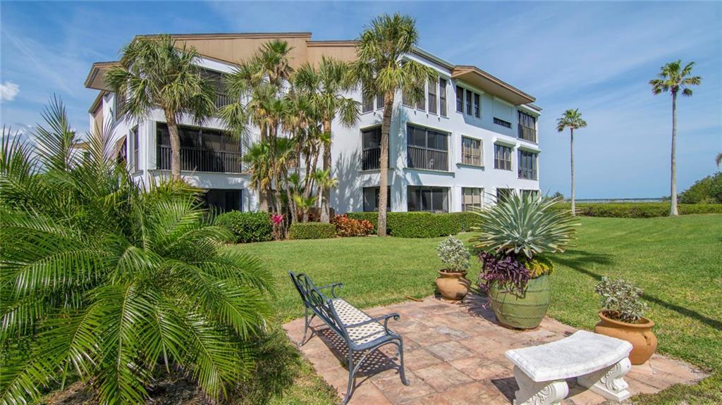 6155 S Mirror Lake Dr in Sebastian, FL - Building Photo