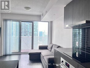 88 Harbour St in Toronto, ON - Building Photo - Building Photo