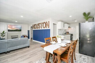 4710 Paradise Ln in Houston, TX - Building Photo - Building Photo