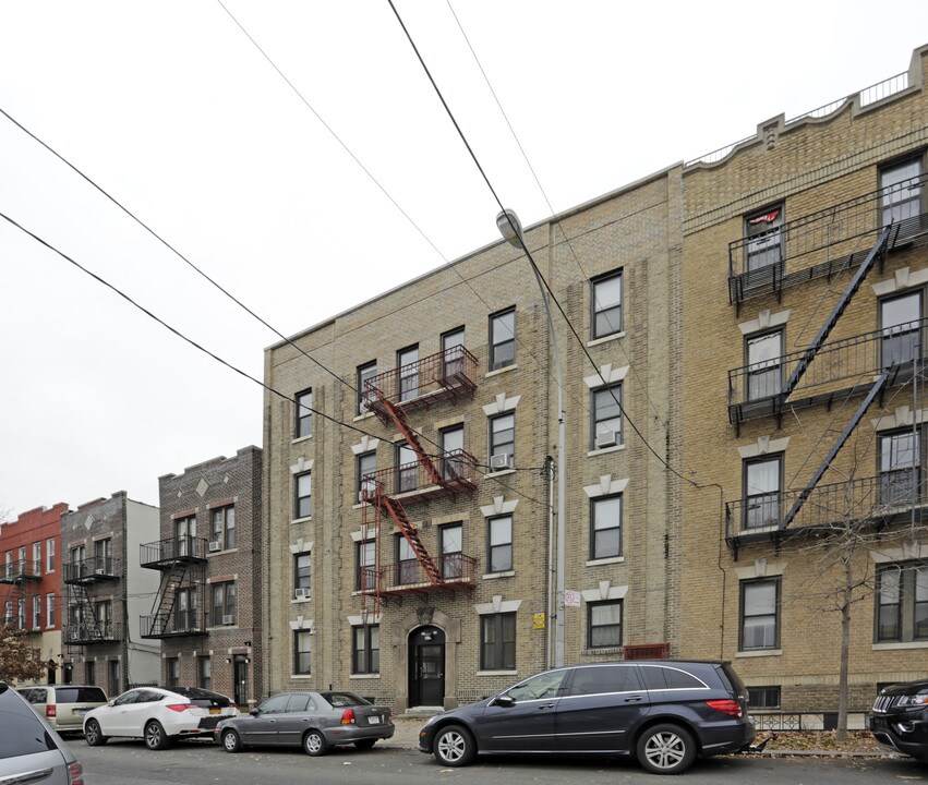 2374 29th St in Long Island City, NY - Building Photo