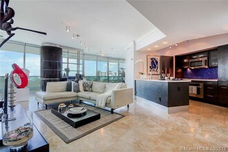 2127 Brickell Ave-Unit -1406 in Miami, FL - Building Photo - Building Photo