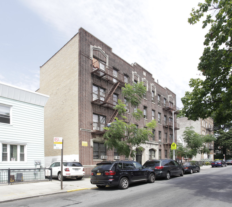 964 E 15th St in Brooklyn, NY - Building Photo