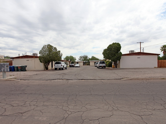 3002-3004 N Geronimo Ave in Tucson, AZ - Foto de edificio - Building Photo