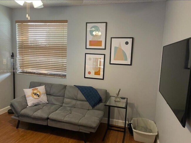 341 W Park Dr, Unit 20315 in Miami, FL - Building Photo - Building Photo