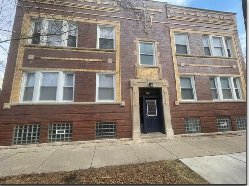 909 N Austin Blvd in Chicago, IL - Building Photo