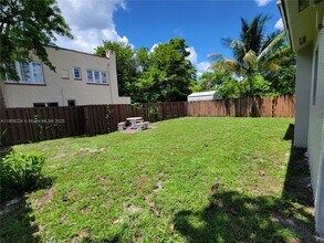 35 SW 7th St in Hallandale Beach, FL - Building Photo - Building Photo